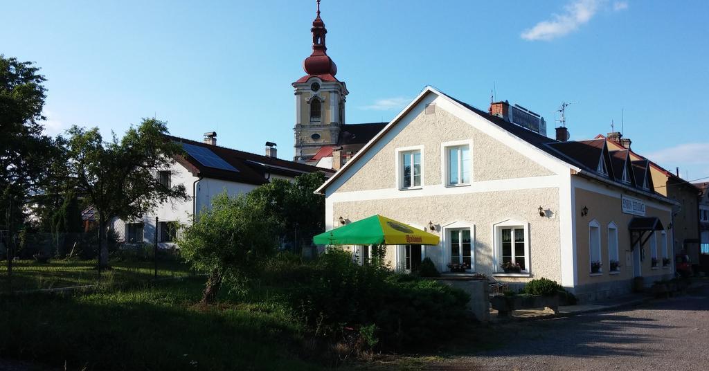 Pension U Milana Двур-Кралове-над-Лабем Экстерьер фото